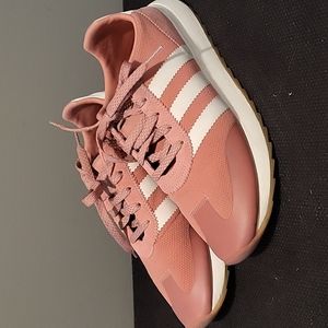 (Like new)Adidas women's sneakers